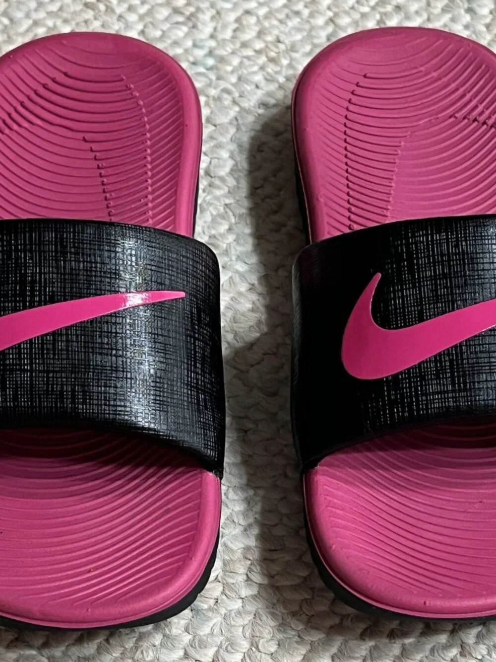 NIKE Kawa Slides Girl's Size 2Y Youth Black Hot Pink Sandals Shoes DD8519-001